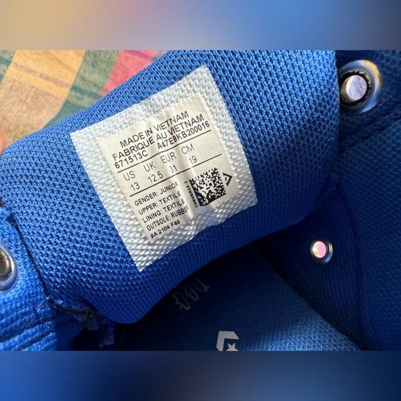 Kids Converse Chuck Taylor All Star Axel Mid Shoes - Picture 8 of 10